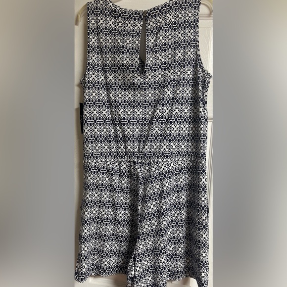 NWT Large Black and White New York & Company Drawstring Romper with pockets. - Picture 2 of 8